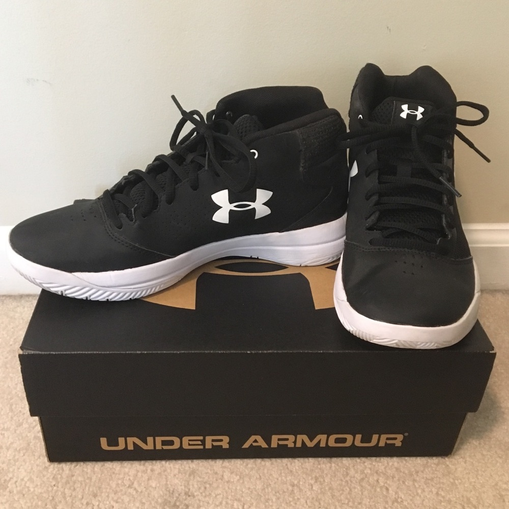 Under Armour girls/ women’s basketball shoes